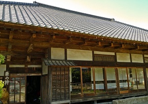An old Japanese house with kawara roof