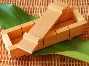 Wooden mold for Oshi-zushi