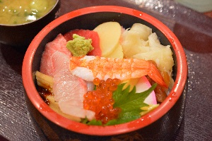 Chirashi-zushi of sushi restaurant