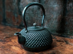 Nanbu iron kettle