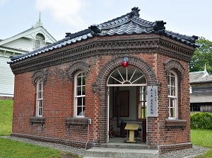 A police box (built in 1885)