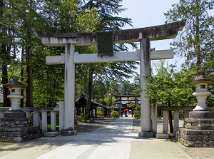 Entrance gate of Uesugi Shrine