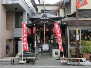A small shrine in Yanaka