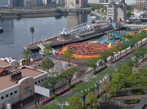 Yokohama Cosmo World by waterway