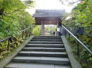 Main gate of Tokeiji