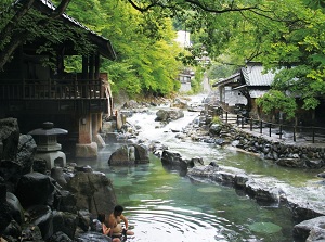 Open-air bath in Takaragawa onsen
