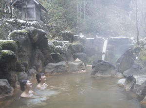 Outdoor bath in Nigorigo Onsen