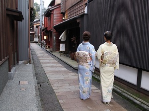 An alley in Higashi-Chayagai