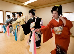 Geisha show in Traditional Performing Art House