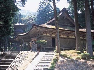 Main hall and three-story pagoda of Myotsuji