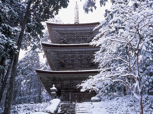 Three-story pagoda of Myotsuji in winter