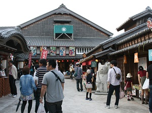 Shops in Okage-yokocho