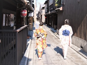 Narrow street of Hanami-koji