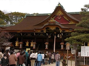 Main shrine of Kitano Tenmangu and praying students
