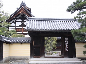 Main gate of Toji-in