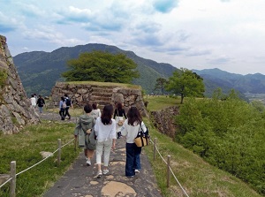 Walking trail on Takeda Castle