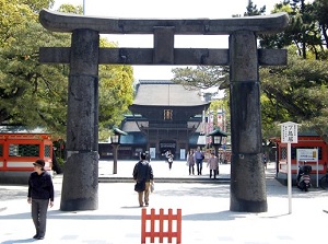 Main gate of Hakozakigu