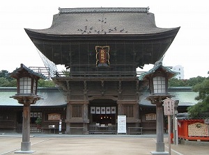 Roumon gate of Hakozakigu