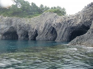 Caves of Nanatsugama