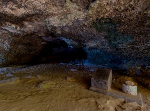 Nyatiya Cave in Ie Island